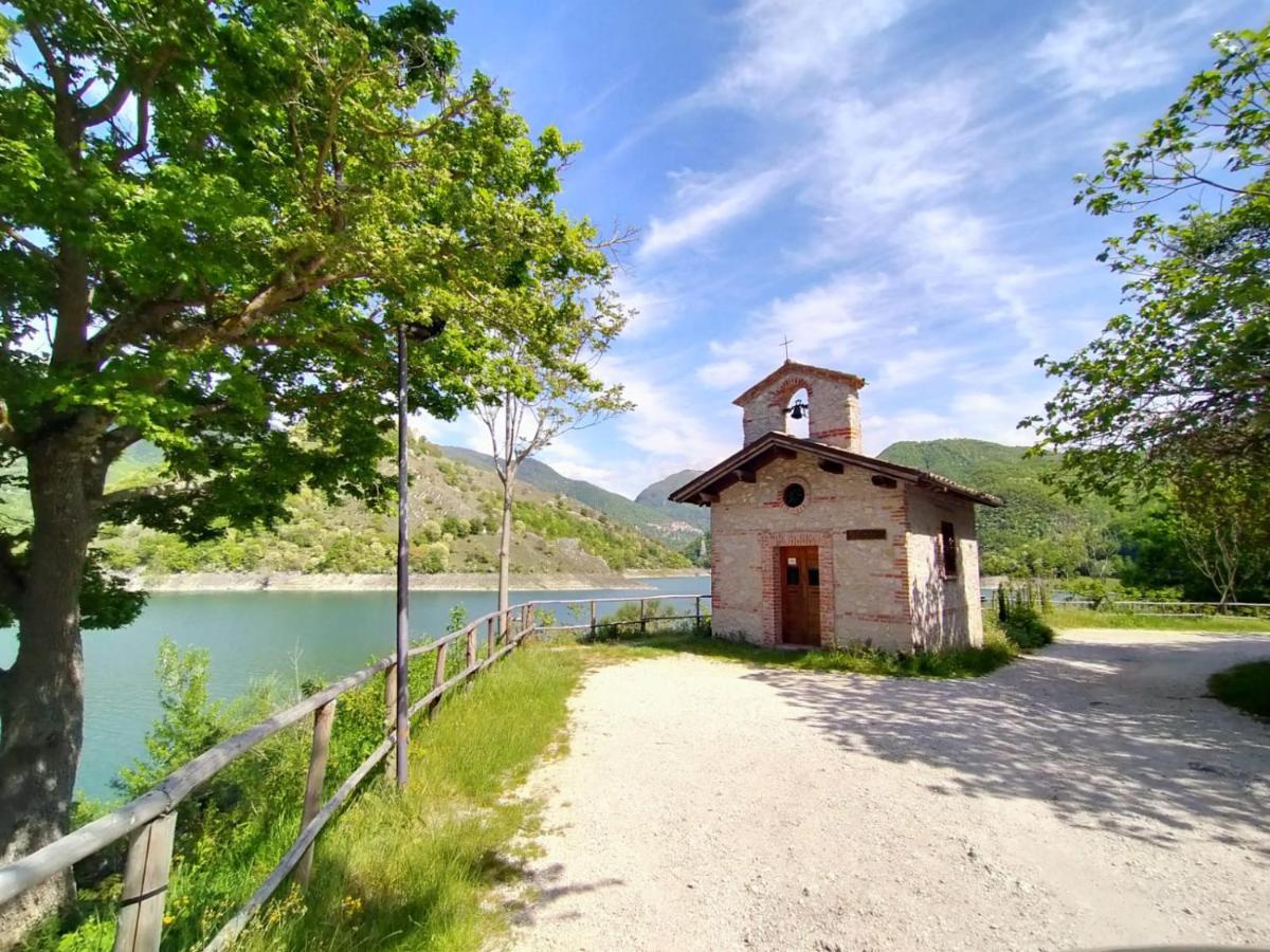 Village On The Lake "Casa Vacanze Vista Lago" Wifi 100 Mbps 卡斯泰尔迪托拉 外观 照片